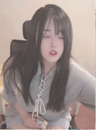 菠萝赛东胸有多大_菠萝赛东年龄_菠萝赛东胸围