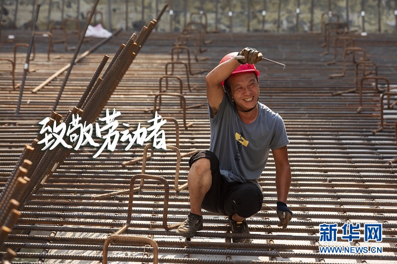 劳动节致敬_致敬劳动节手抄报内容_致敬劳动节图片