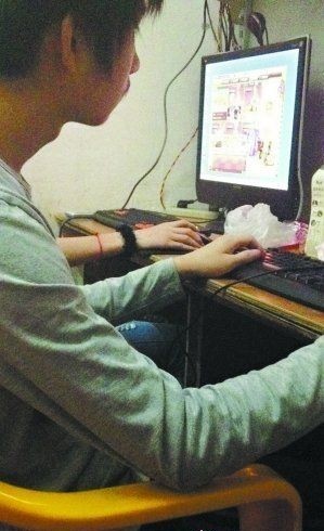 网吧玩手机_网吧打游戏手机版叫什么_网吧里打游戏的软件叫什么