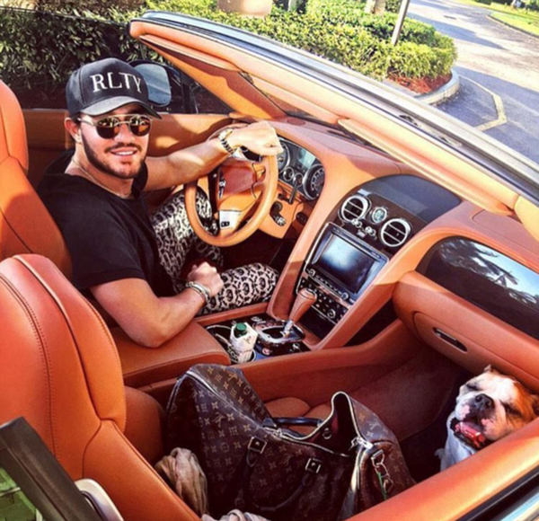 土豪砸手机游戏_土豪砸手机游戏叫什么_土豪砸手机游戏怎么玩