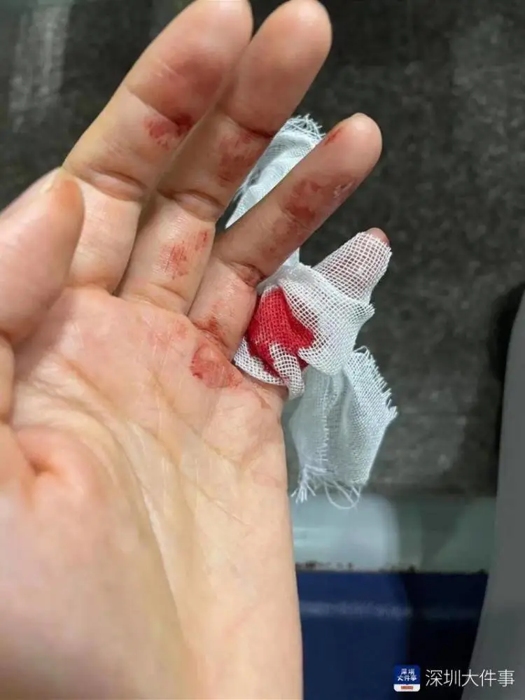 玩游戏气得砸手机_玩游戏时砸手机合集视频_玩游戏砸电视