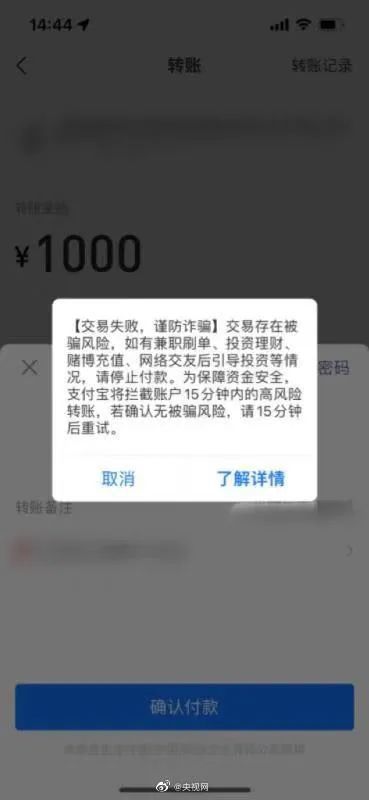 小伙子因为会打游戏_小伙子通宵打游戏_小伙子在玩手机游戏被打