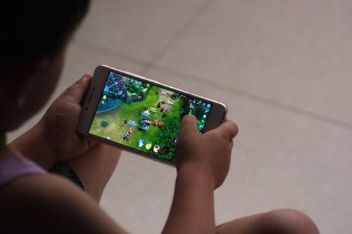 孩子手机游戏_孩子手机玩游戏_小孩在手机上学习的游戏