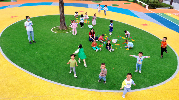 幼儿玩手机的利弊_幼儿玩手机游戏_学前班孩子玩什么手机游戏