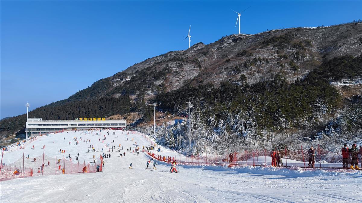 雪地大冒险破解版下载_雪地冒险手机单机游戏_一个雪地冒险的单人游戏