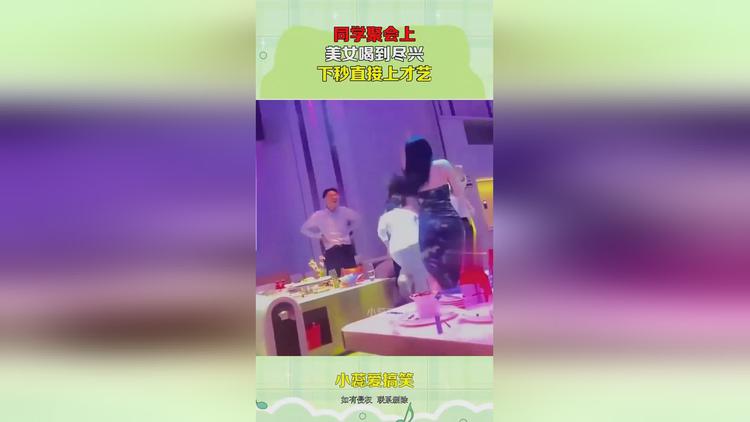 同学聚会玩手机_同学聚餐玩手机游戏犯法吗_同学聚会玩游戏