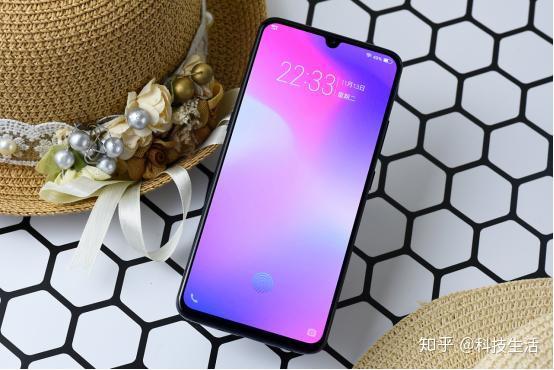 刘海和挖孔_游戏手机不挖孔无刘海直播_刘海比挖孔好看