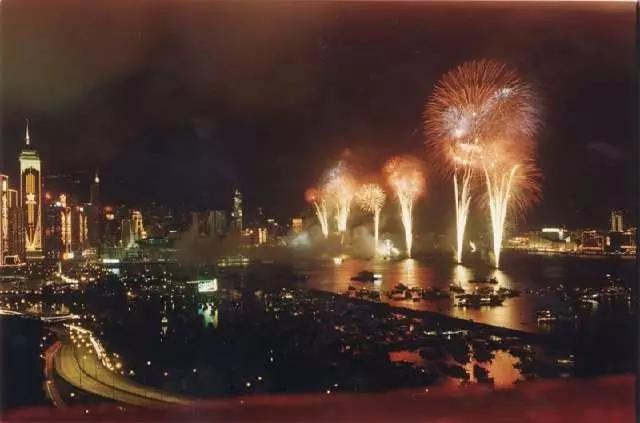月日年还是日月年_哈尼六月年_1997年7月1日