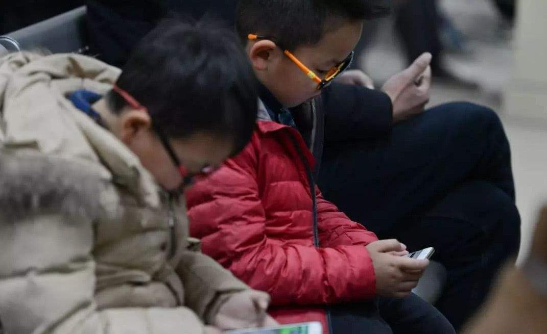 能打游戏的智能助手_帮智能打手机好游戏用什么手柄_用智能手机帮他打游戏好吗