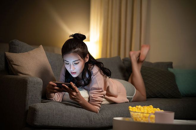 手机游戏续航排行_续航超长游戏手机_续航手机超长游戏手柄推荐