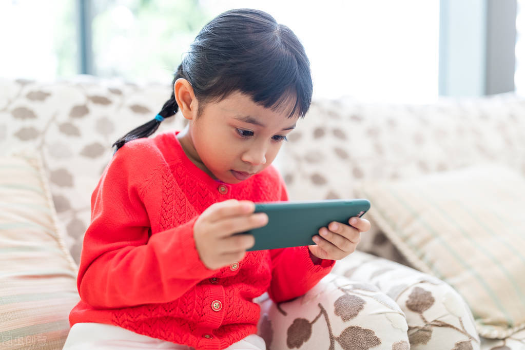小孩用苹果玩游戏扣钱怎么办_苹果手机小孩子玩的游戏_小孩玩苹果手机的游戏软件