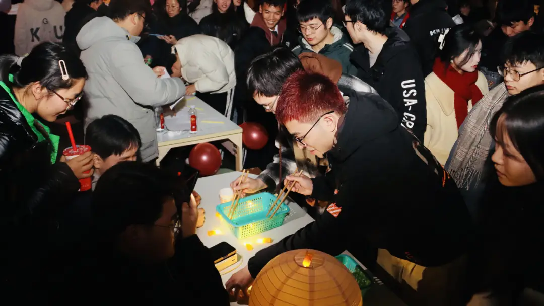 满舰饰真子承太郎_满舰饰真子_满舰饰真子头像