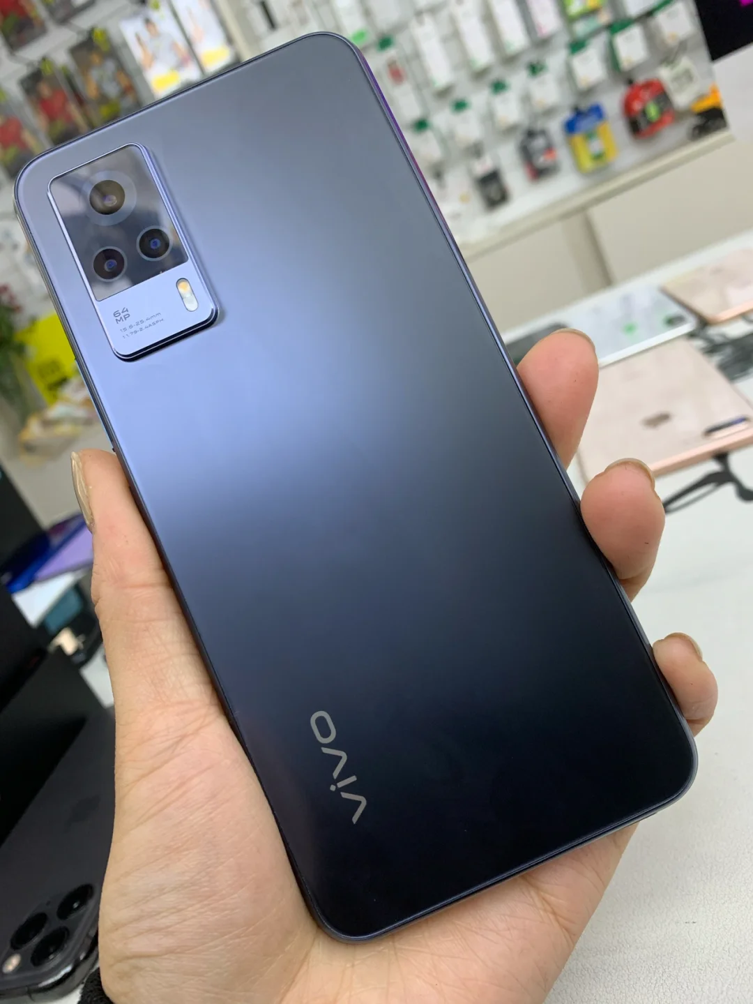 oppor17多少钱手机_vivo手机s15e多少钱_2000块钱手机
