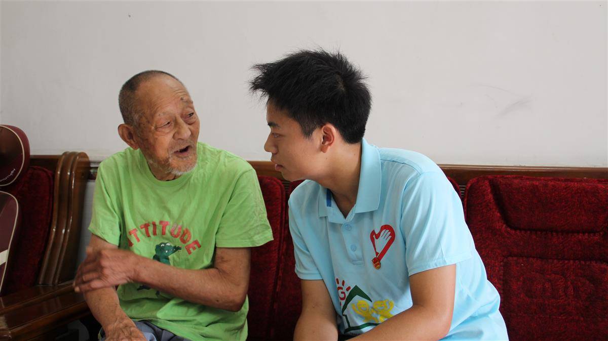 去老人家里_白岁老人跷家去_百岁老人跷家去