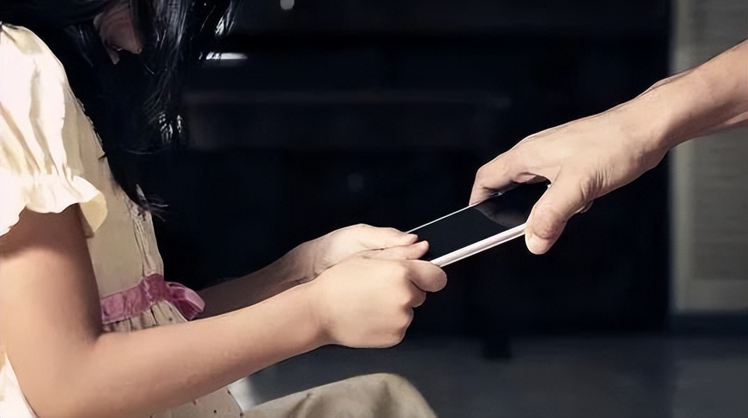 防儿童玩手机游戏_小孩玩游戏手机怎么样保护_小孩子游戏手机