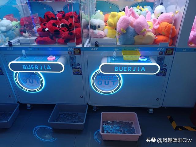 专心致志玩起手机游戏的人_专心致志地玩起了手机游戏_专心致志的打游戏