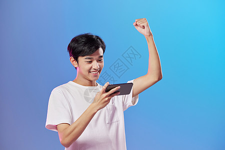 玩游戏会消耗手机的寿命吗_寿命消耗玩手机游戏会影响什么_寿命打游戏