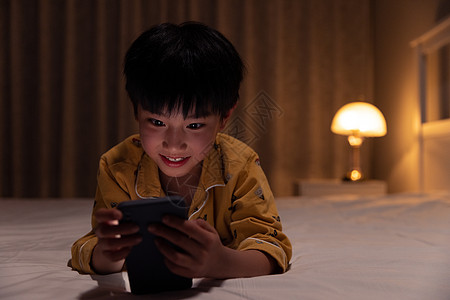 一家三口玩游戏用什么手机_手机玩家app_游戏玩家的手机