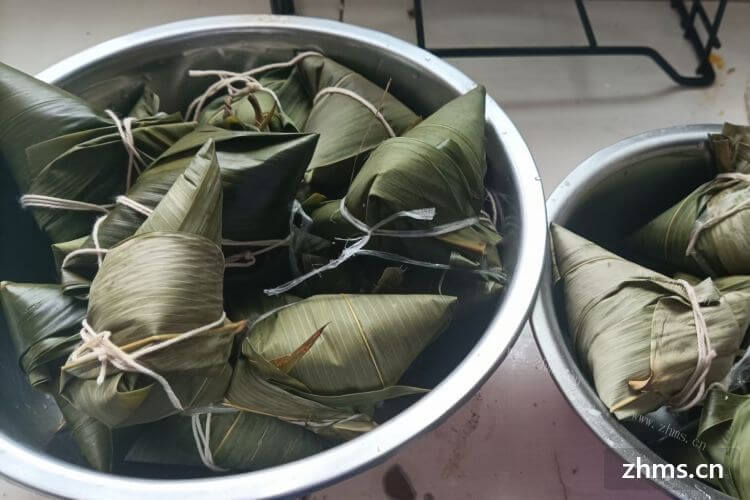 粽子煮熟了以后需要用水泡的吗_粽子煮熟后需要泡在水里吗_粽子需要煮多久才会熟