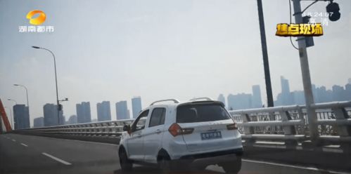 在停靠车辆的时候,如果没有正确的道路,玩家只需要去画出一条线,就可以快速的停好,驶近图中所示的铁路道口怎样做才是正确的(图1) 在停靠车辆的时候,如果没有正确的道路,玩家只需要去画出一条线,就可以快速的停好,驶近图中所示的铁路道口怎样做才是正确的(图1)