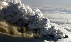 火山爆发的游戏,探索危机四伏的虚拟世界(图3) 火山爆发的游戏,探索危机四伏的虚拟世界(图3)