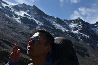 攀登山游戏,雪山4x4极限攀爬挑战之旅(图1)