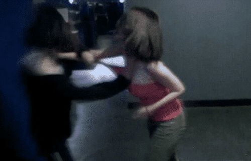 撕女人衣服的游戏,性别歧视与隐私侵犯的反思(图1) 撕女人衣服的游戏,性别歧视与隐私侵犯的反思(图1)
