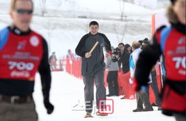 接力游戏图片,团队协作的精彩瞬间(图2) 接力游戏图片,团队协作的精彩瞬间(图2)
