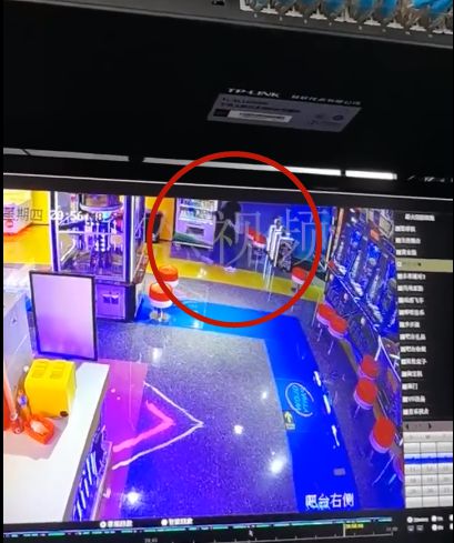 游戏厅监控,监控揭示惊心动魄现场”(图3) 游戏厅监控,监控揭示惊心动魄现场”(图3)