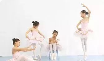 幼儿舞蹈课游戏,幼儿舞蹈课游戏化教学探索与实践(图1) 幼儿舞蹈课游戏,幼儿舞蹈课游戏化教学探索与实践(图1)