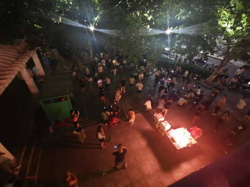 聚会低俗游戏,聚会游戏新风尚(图2) 聚会低俗游戏,聚会游戏新风尚(图2)