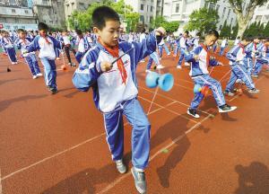 小学生课间10分钟游戏,欢乐游戏时光掠影(图3) 小学生课间10分钟游戏,欢乐游戏时光掠影(图3)
