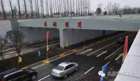 穿隧道游戏(图2) 穿隧道游戏(图2)