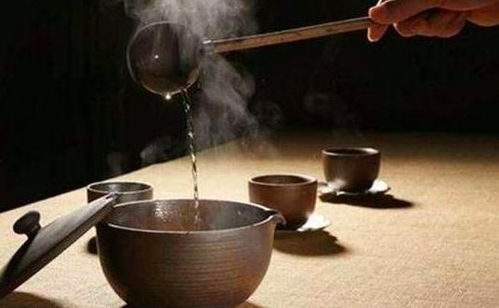 饭桌喝酒游戏,揭秘饭桌喝酒游戏的趣味与智慧(图1)