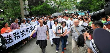 游戏出殡,一场别开生面的出殡盛宴(图3) 游戏出殡,一场别开生面的出殡盛宴(图3)