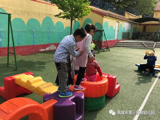 户外游戏平衡木游戏,锻炼身心平衡技巧(图3) 户外游戏平衡木游戏,锻炼身心平衡技巧(图3)