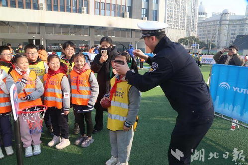 警察游戏热闹,正义与智慧的较量(图1) 警察游戏热闹,正义与智慧的较量(图1)