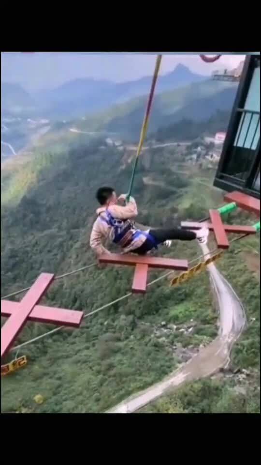 高空推人游戏,挑战极限的惊险冒险之旅(图3) 高空推人游戏,挑战极限的惊险冒险之旅(图3)