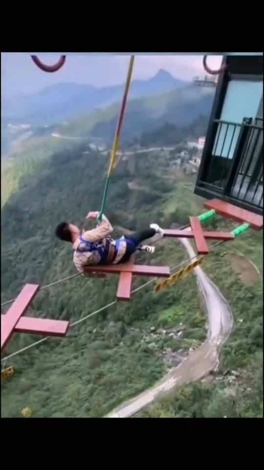 高空推人游戏,挑战极限的惊险冒险之旅(图2) 高空推人游戏,挑战极限的惊险冒险之旅(图2)