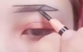 抖眉毛游戏,轻松搞笑的社交新潮流(图2)