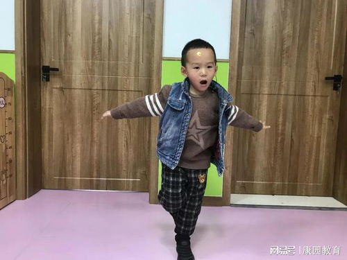 亲子倒立游戏,倒立游戏乐趣多(图2)