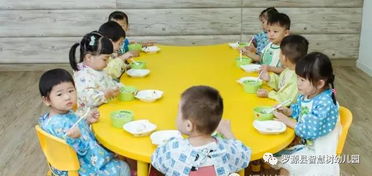 宝宝餐桌游戏,培养食趣与社交能力(图1) 宝宝餐桌游戏,培养食趣与社交能力(图1)