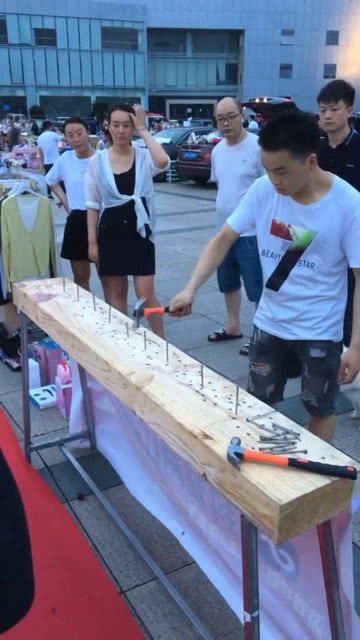 砸铁钉游戏,砸铁钉游戏的激情之旅(图2) 砸铁钉游戏,砸铁钉游戏的激情之旅(图2)