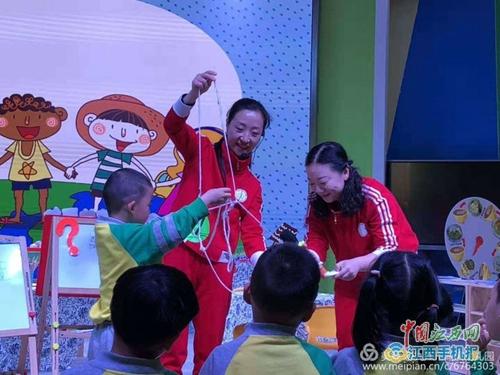 现场组织游戏,共创美好时光(图1)