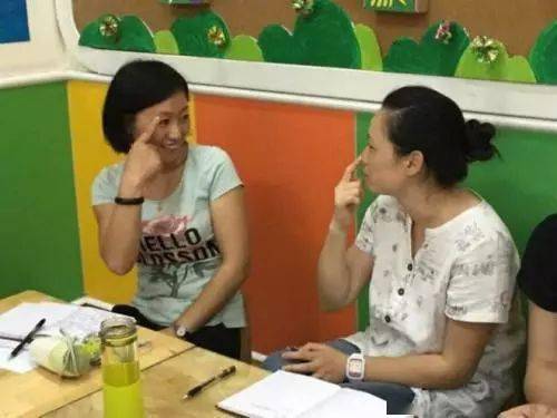 例会游戏互动,轻松氛围下的团队凝聚力提升之道”(图2) 例会游戏互动,轻松氛围下的团队凝聚力提升之道”(图2)