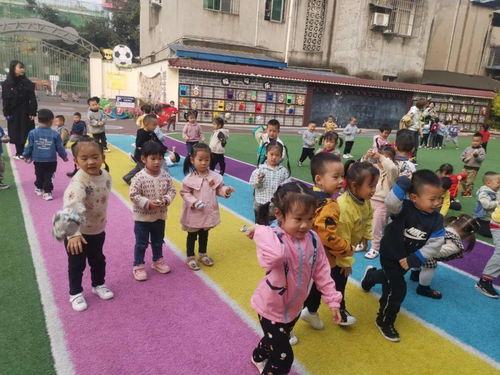 踢报纸游戏,趣味盎然的户外运动新体验(图1)
