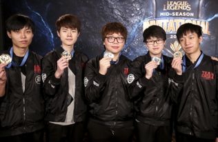 游戏lpl,谁将问鼎荣耀巅峰?(图2) 游戏lpl,谁将问鼎荣耀巅峰?(图2)