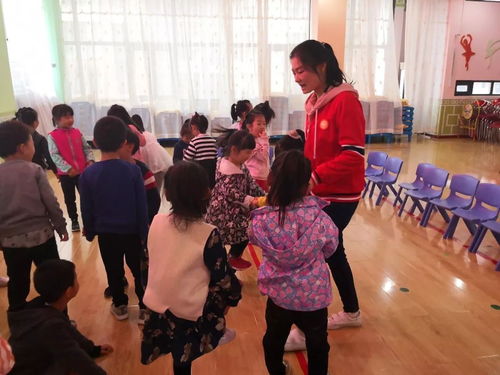 大班音乐游戏鞋匠之舞,欢快节奏中的传统魅力(图1)