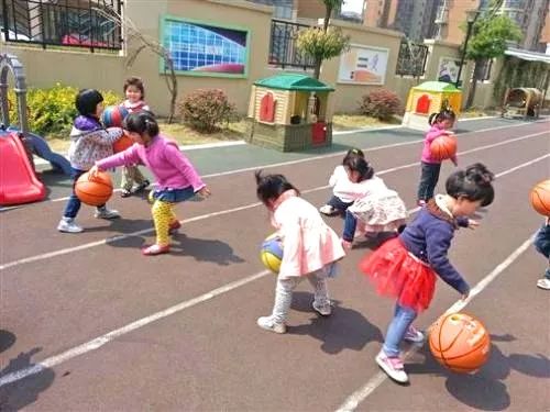 孩子课间游戏有哪些,孩子快乐游戏的精彩瞬间(图2) 孩子课间游戏有哪些,孩子快乐游戏的精彩瞬间(图2)