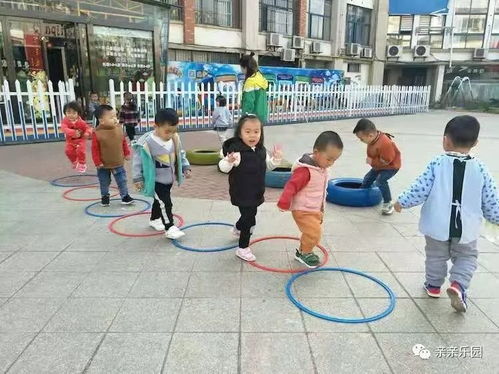 小孩户外游戏有哪些,探索儿童快乐成长的无限可能(图2) 小孩户外游戏有哪些,探索儿童快乐成长的无限可能(图2)